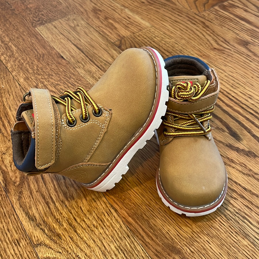 Boys Ecko Unitd Boots Size 5 Brand New Never Worn